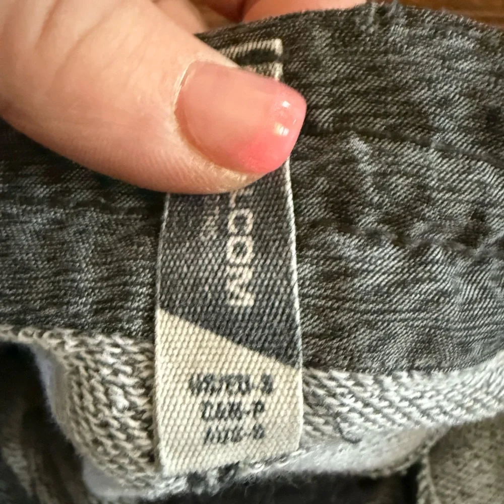 Volcom Charcoal Knit Shorts for men size Small with tie waist - Picture 5 of 9